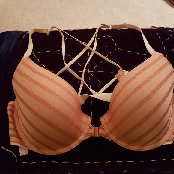 Victoria's Secret peach bra - Picture 1 of 5